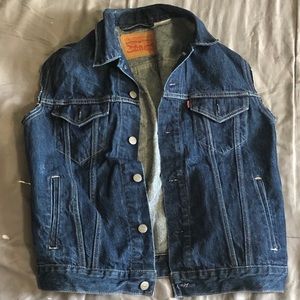 Levi’s cutoff jean jacket size M